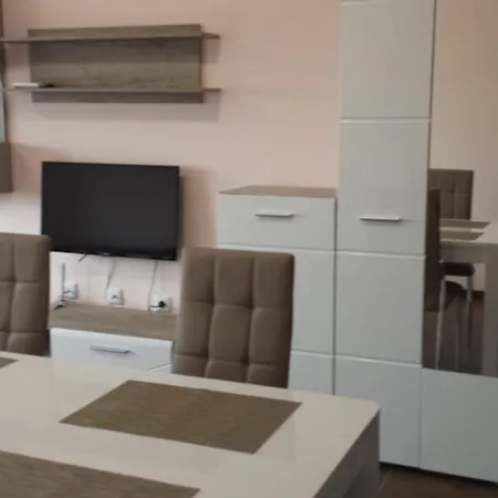 и мони холидейс شقة تساريفو