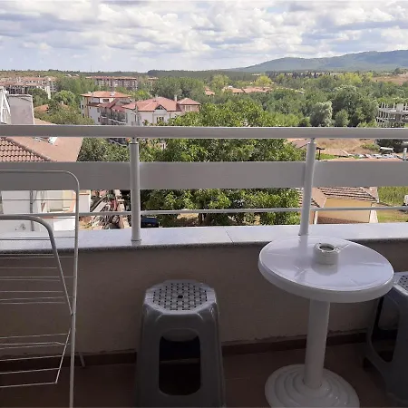 شقة и мони холидейс