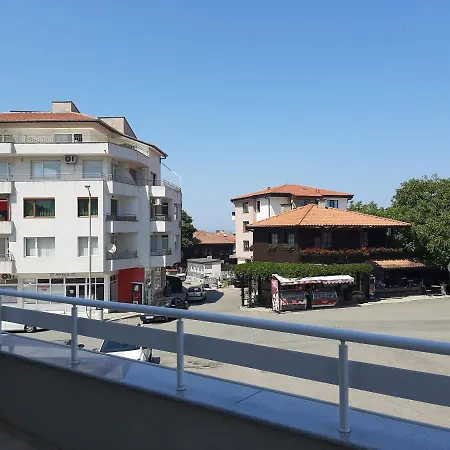 شقة и мони холидейс