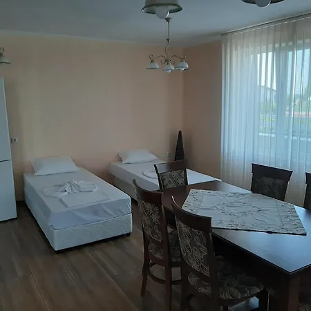 и мони холидейс