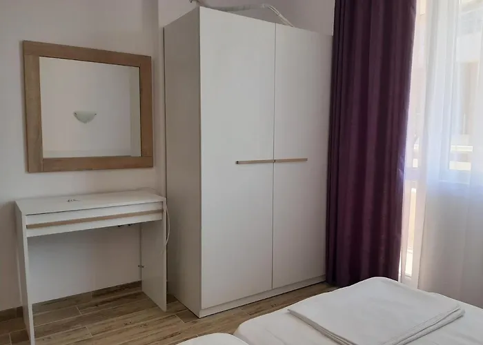 и мони холидейс * 茨雷沃