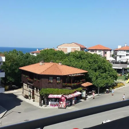 и мони холидейс