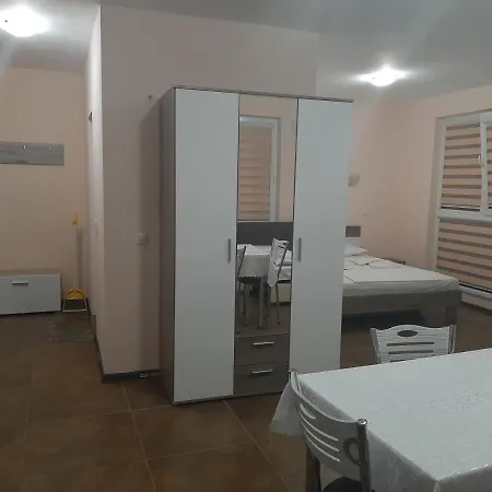 и мони холидейс *