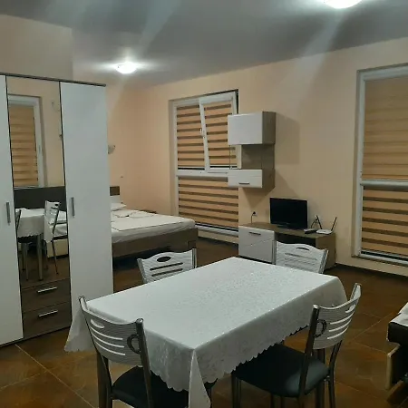 и мони холидейс Apartment