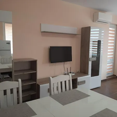 и мони холидейс *