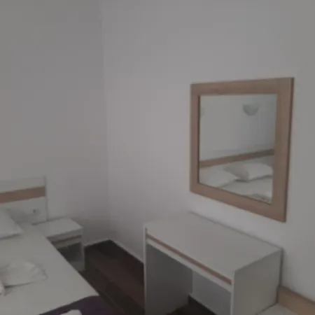 и мони холидейс *