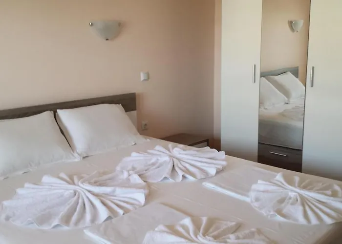 и мони холидейс Апартаменты *