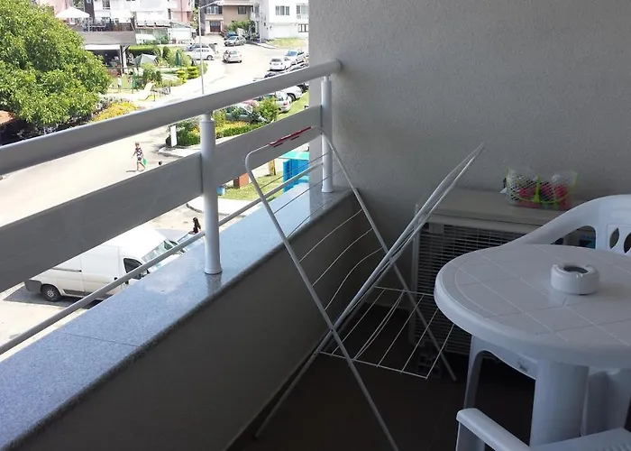 и мони холидейс *