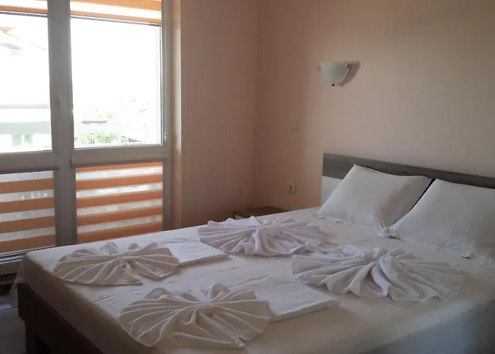 и мони холидейс *