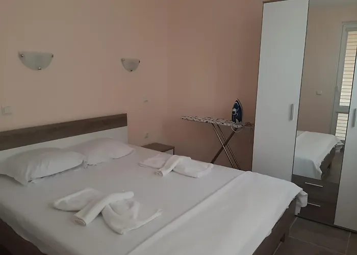 Апартаменты и мони холидейс Царёво