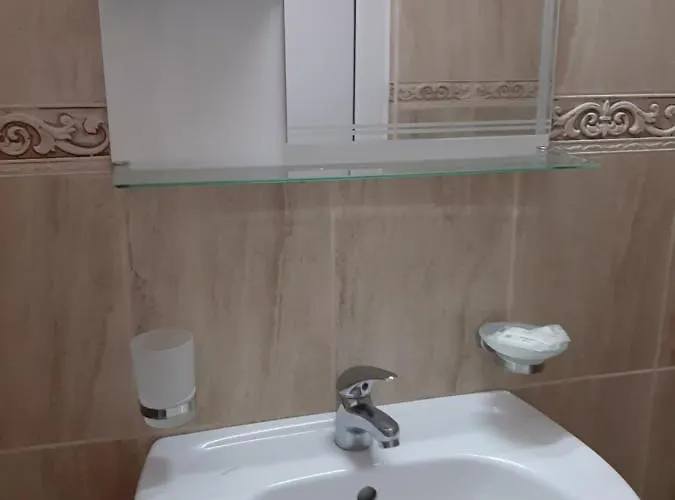 и мони холидейс *