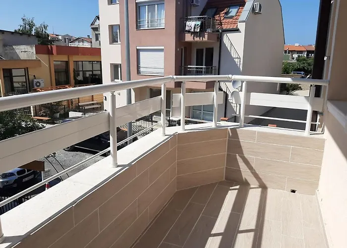 и мони холидейс Апартаменты