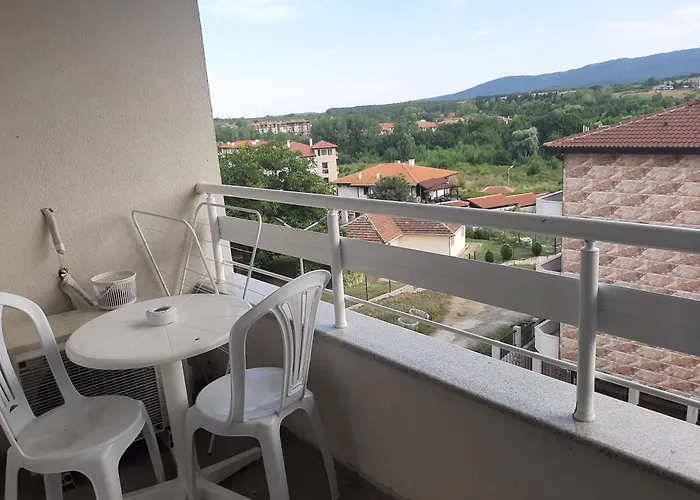 Апартаменты и мони холидейс *